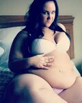 Magic Alexander 1976: "Plump Princess" Courtney auf dem Bett